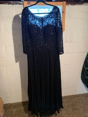 Elegant Black Sequin & Lace Evening Gown